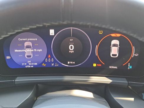 Certified 2025 Porsche Macan 4 Electric image 31