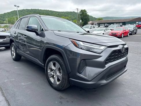 Used 2022 Toyota RAV4 XLE w/ Convenience Package AWD/4WD image 3