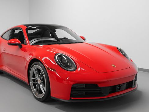 Used 2025 Porsche 911 Carrera image 9
