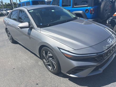 Used 2024 Hyundai Elantra Limited image 7