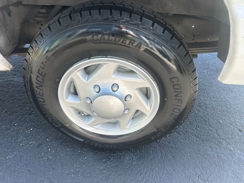 Used 2009 Ford E-350 and Econoline 350 XLT RWD image 8