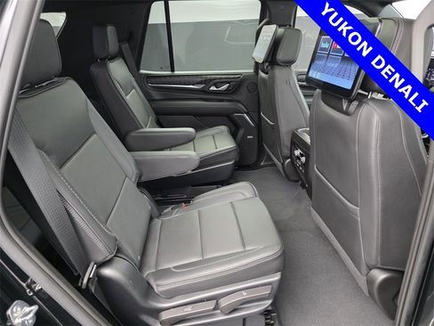 Used 2023 GMC Yukon Denali w/ Advanced Technology Package image 32