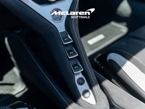 Used 2024 McLaren 750S Spider RWD image 16