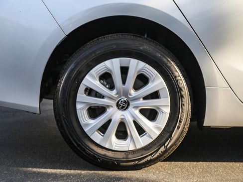 Certified 2020 Toyota Prius L Eco image 8