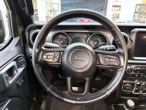 Used 2021 Jeep Gladiator Sport image 12