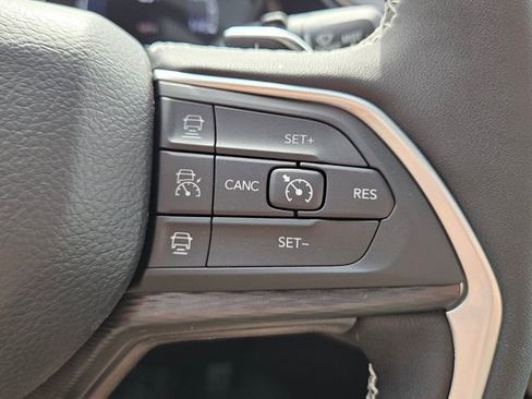 New 2025 Jeep Grand Cherokee Altitude image 13