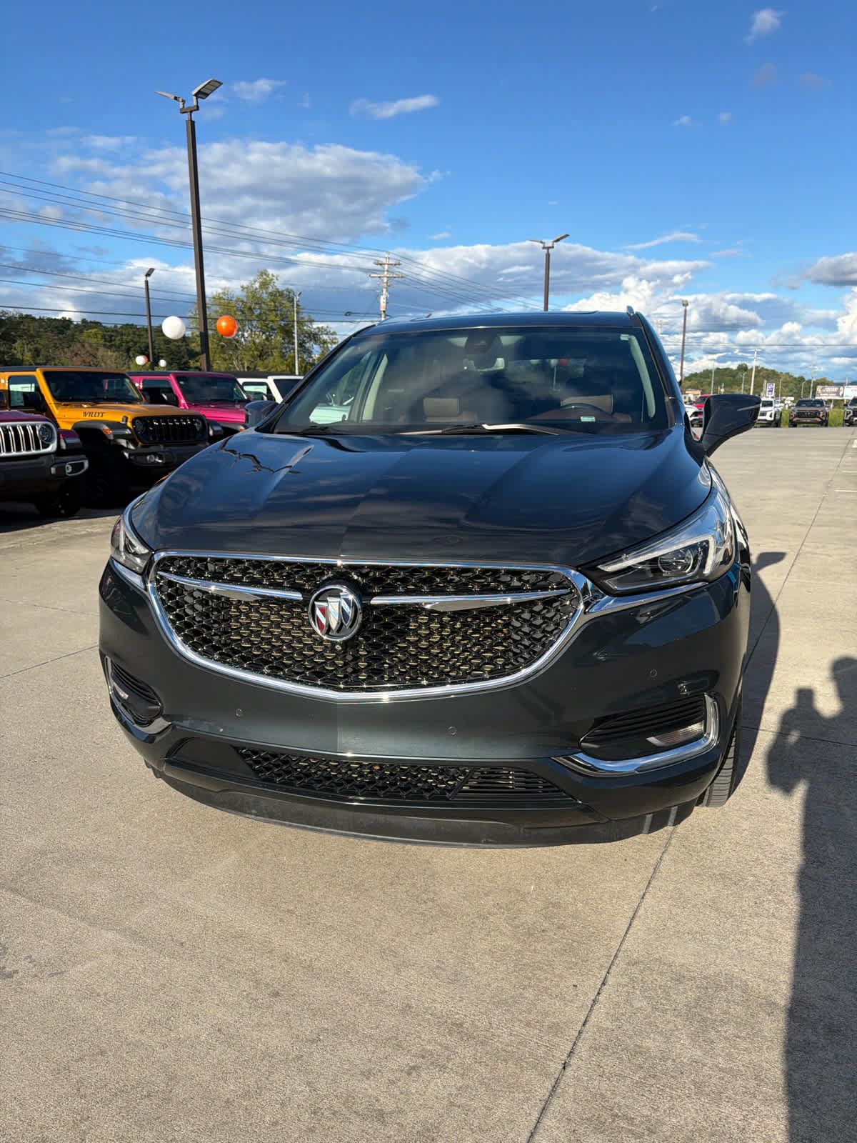 Used 2020 Buick Enclave Avenir w/ Avenir Technology Package AWD/4WD image 3
