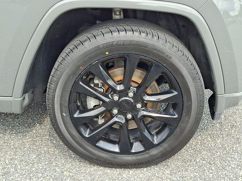Used 2022 Jeep Grand Cherokee Laredo X AWD/4WD image 9