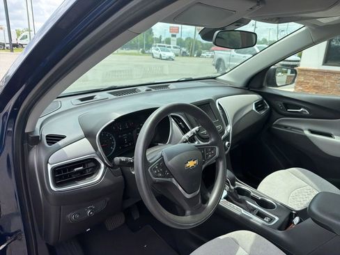 Used 2022 Chevrolet Equinox LS AWD/4WD image 3