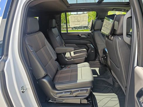 New 2026 Chevrolet Suburban High Country AWD/4WD image 12