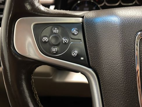 Used 2020 GMC Yukon XL SLT w/ Open Road Package AWD/4WD image 6