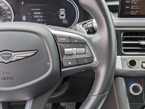 Used 2025 Genesis G70 2.5T RWD image 18