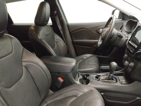 Used 2019 Jeep Cherokee Limited FWD image 21