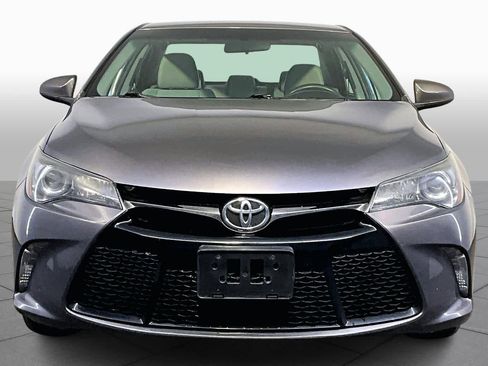 Used 2016 Toyota Camry SE image 3