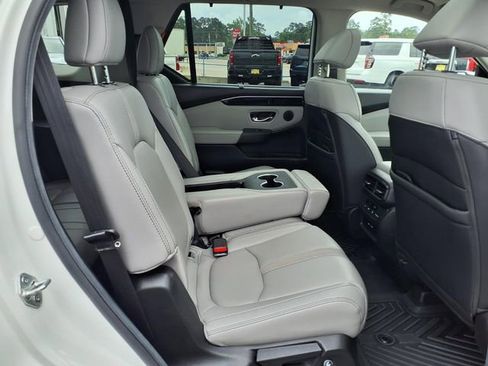 Used 2025 Honda Pilot Touring image 15