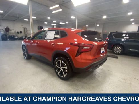 Used 2024 Chevrolet Trax RS w/ Driver Confidence Package FWD image 2