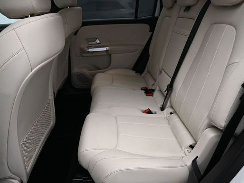 Used 2022 Mercedes-Benz GLB 250 image 12