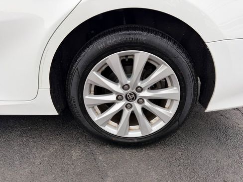 Used 2020 Toyota Camry LE image 10