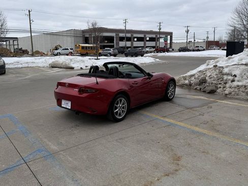 Used 2017 MAZDA MX-5 Miata Sport image 12
