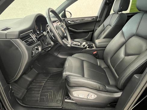 Used 2024 Porsche Macan image 7