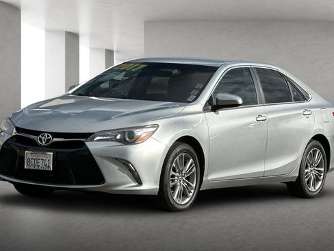Used 2017 Toyota Camry SE image 8