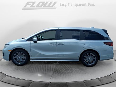 New 2026 Honda Odyssey Touring image 4