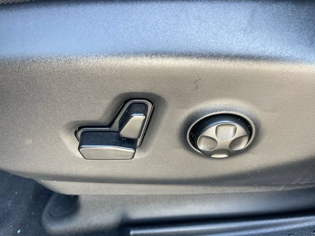 Used 2025 Chrysler Pacifica Select FWD image 12