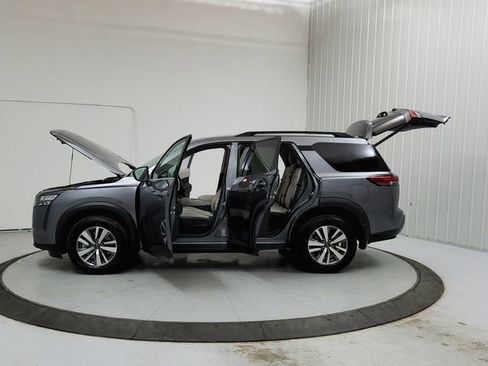 New 2026 Nissan Pathfinder SL FWD image 12