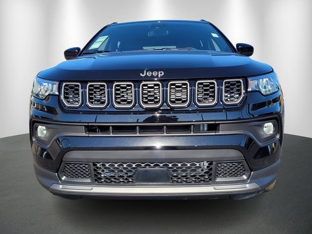 Used 2026 Jeep Compass Latitude AWD/4WD image 2