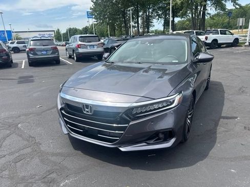 Used 2021 Honda Accord Touring image 2