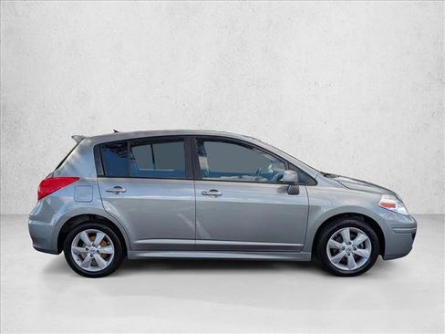 Used 2011 Nissan Versa Hatchback w/ Premium Pkg FWD image 4