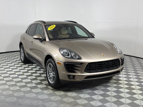 Used 2018 Porsche Macan AWD/4WD image 3