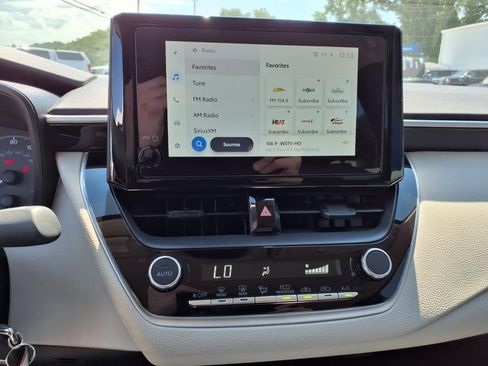 Used 2025 Toyota Corolla LE image 21