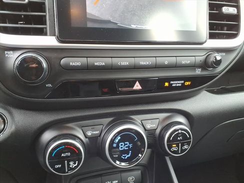 Used 2024 Hyundai Venue SEL image 24