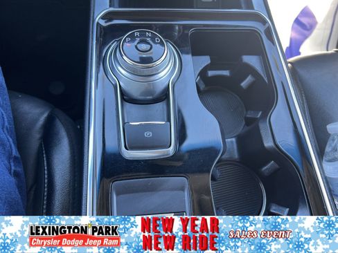 Used 2019 Ford Edge Titanium image 25