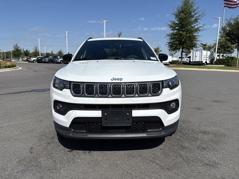 Used 2024 Jeep Compass Latitude image 3