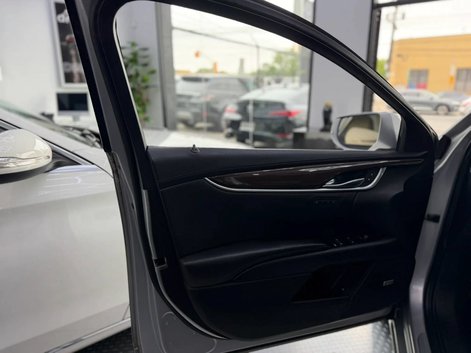 Used 2014 Cadillac XTS Luxury FWD image 5
