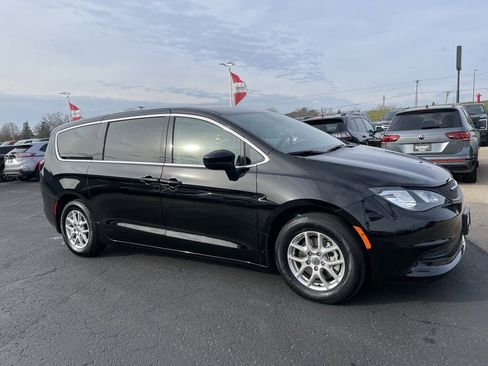 Used 2024 Chrysler Voyager LX image 2