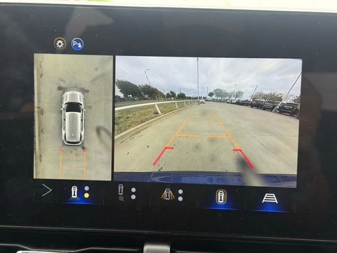 Used 2026 Chevrolet Equinox LT w/ Safety and Technology Package image 11