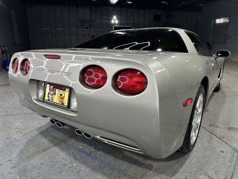 Used 2002 Chevrolet Corvette Coupe w/ Preferred Equipment Group2 RWD image 5