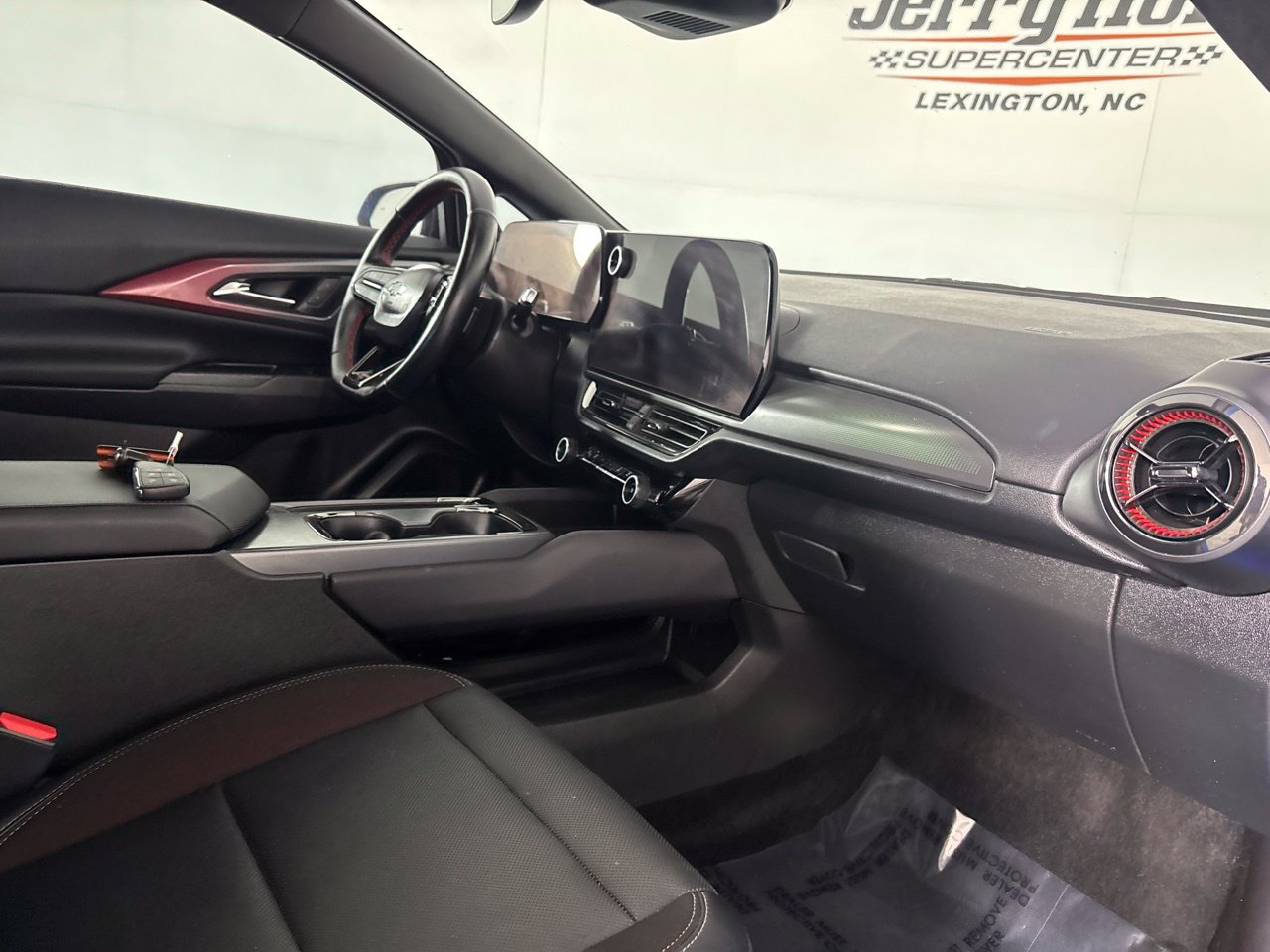 Used 2025 Chevrolet Equinox EV RS FWD image 28