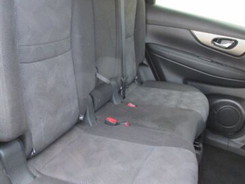 Used 2016 Nissan Rogue SV image 18