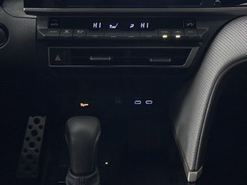 Used 2025 Toyota Camry SE image 20