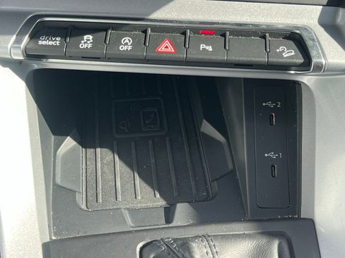 Used 2024 Audi Q3 2.0T Premium image 35