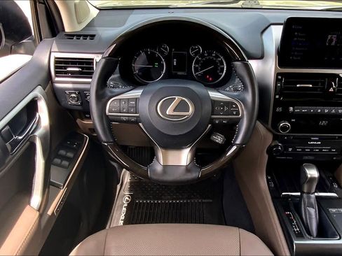 Used 2023 Lexus GX 460 Premium w/ Accessory Package image 6