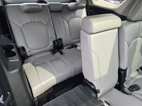 Used 2025 Honda Pilot Touring image 16