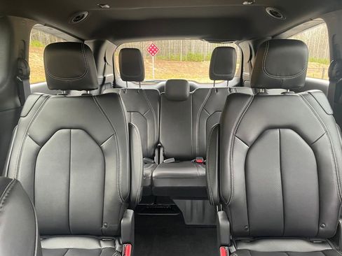 New 2026 Chrysler Pacifica Select w/ S Appearance Package image 19