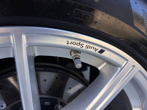 Used 2022 Audi RS Q8 image 45