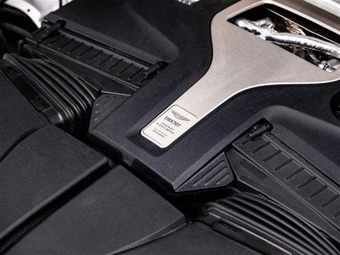 Used 2025 Aston Martin DBX 707 image 21