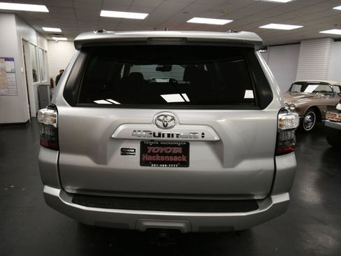 Certified 2024 Toyota 4Runner SR5 Premium image 6